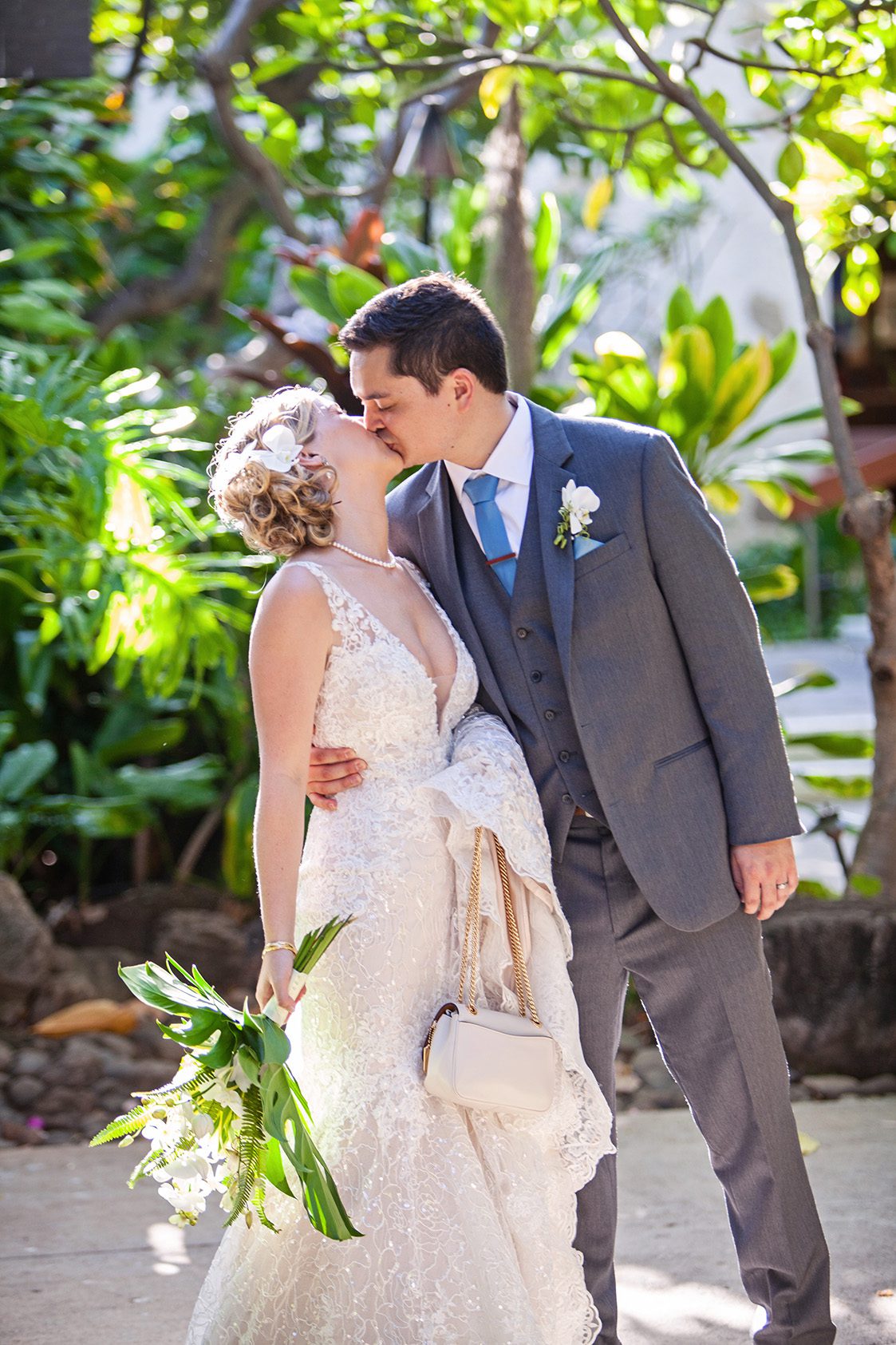 hawaii wedding couple kiss in garden