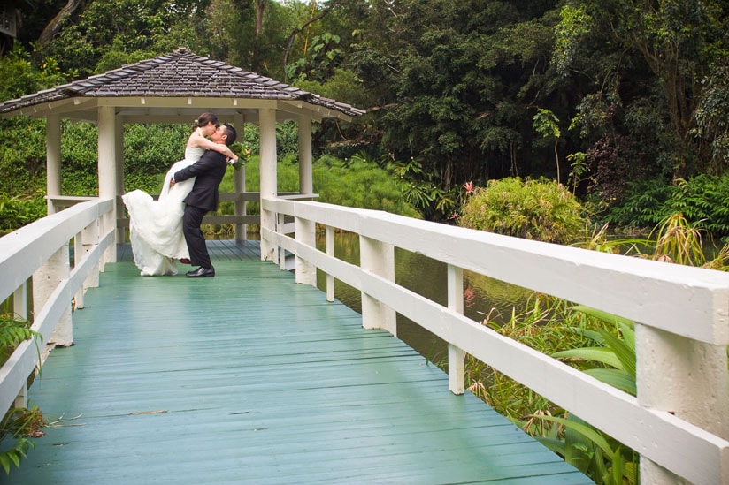 Hawaii bride and groom 